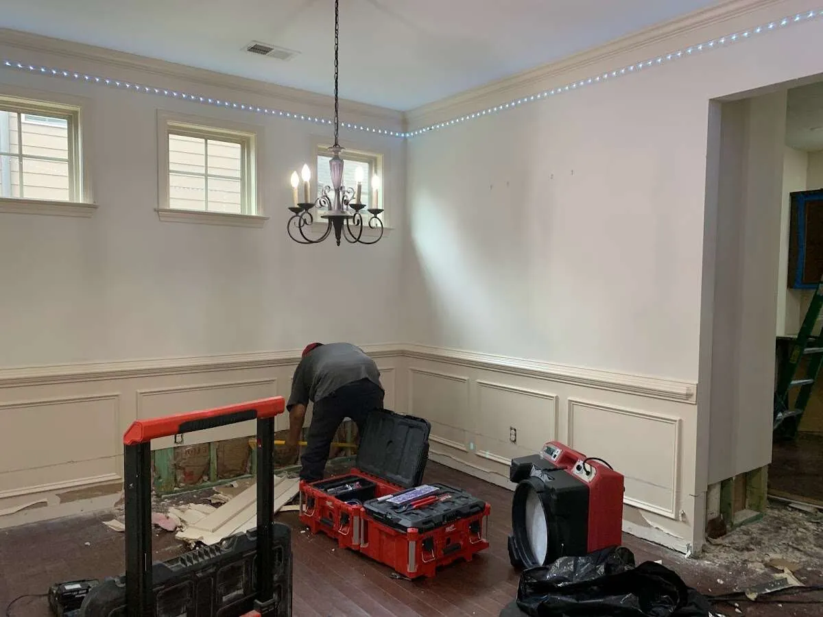 Restoration technician with professional equipment in Edgemoor